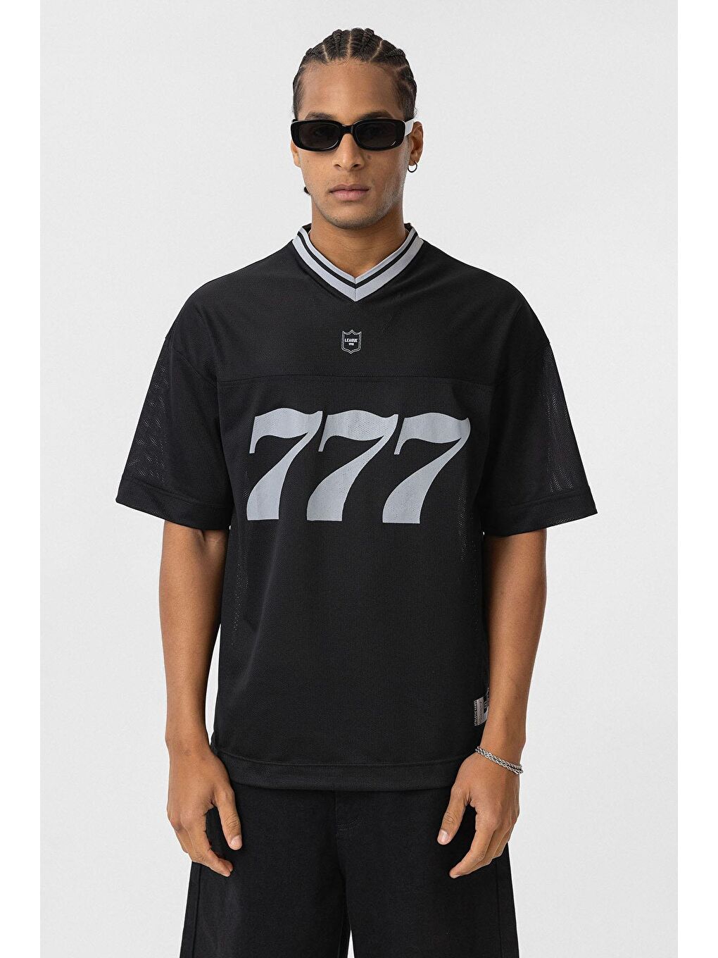 Oversize V Yaka Forma Tişört Siyah-1