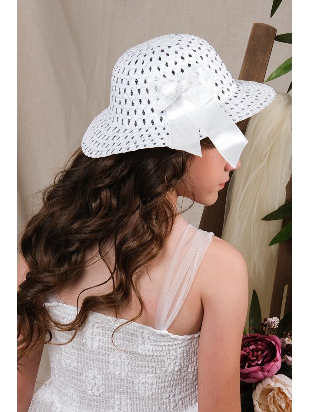 Beyaz Şapkalı Gipeli Kız Elbise MNK0609-1