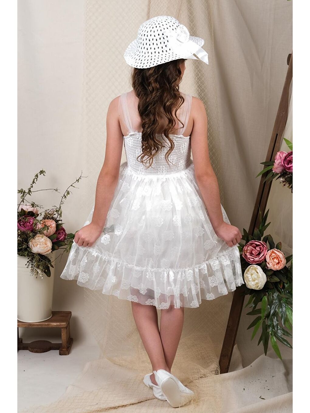 Beyaz Şapkalı Gipeli Kız Elbise MNK0609-2