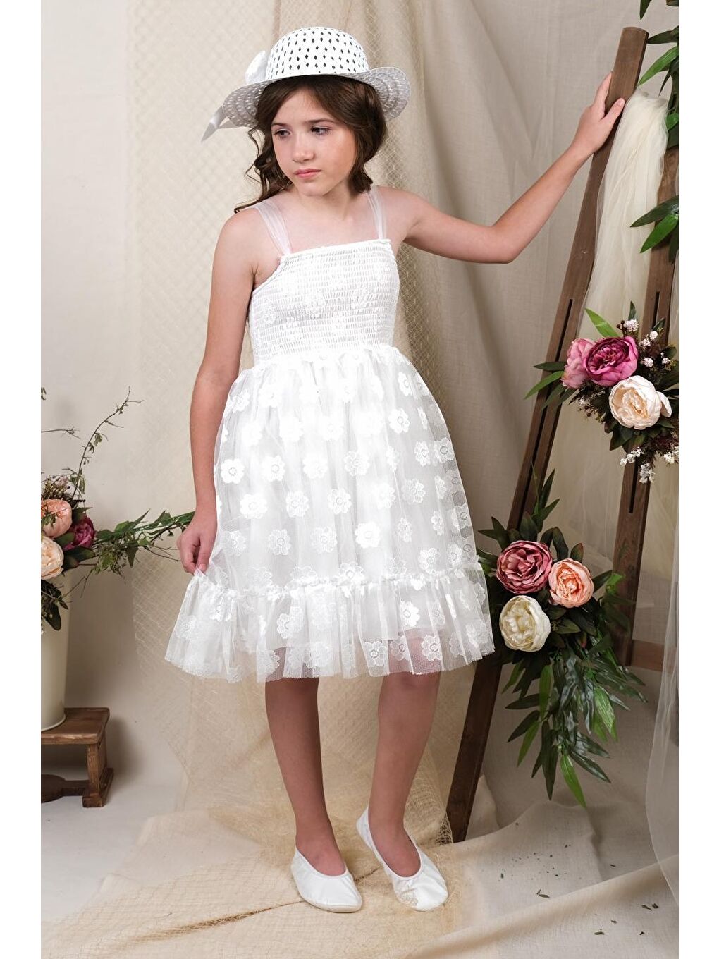 Beyaz Şapkalı Gipeli Kız Elbise MNK0609-5