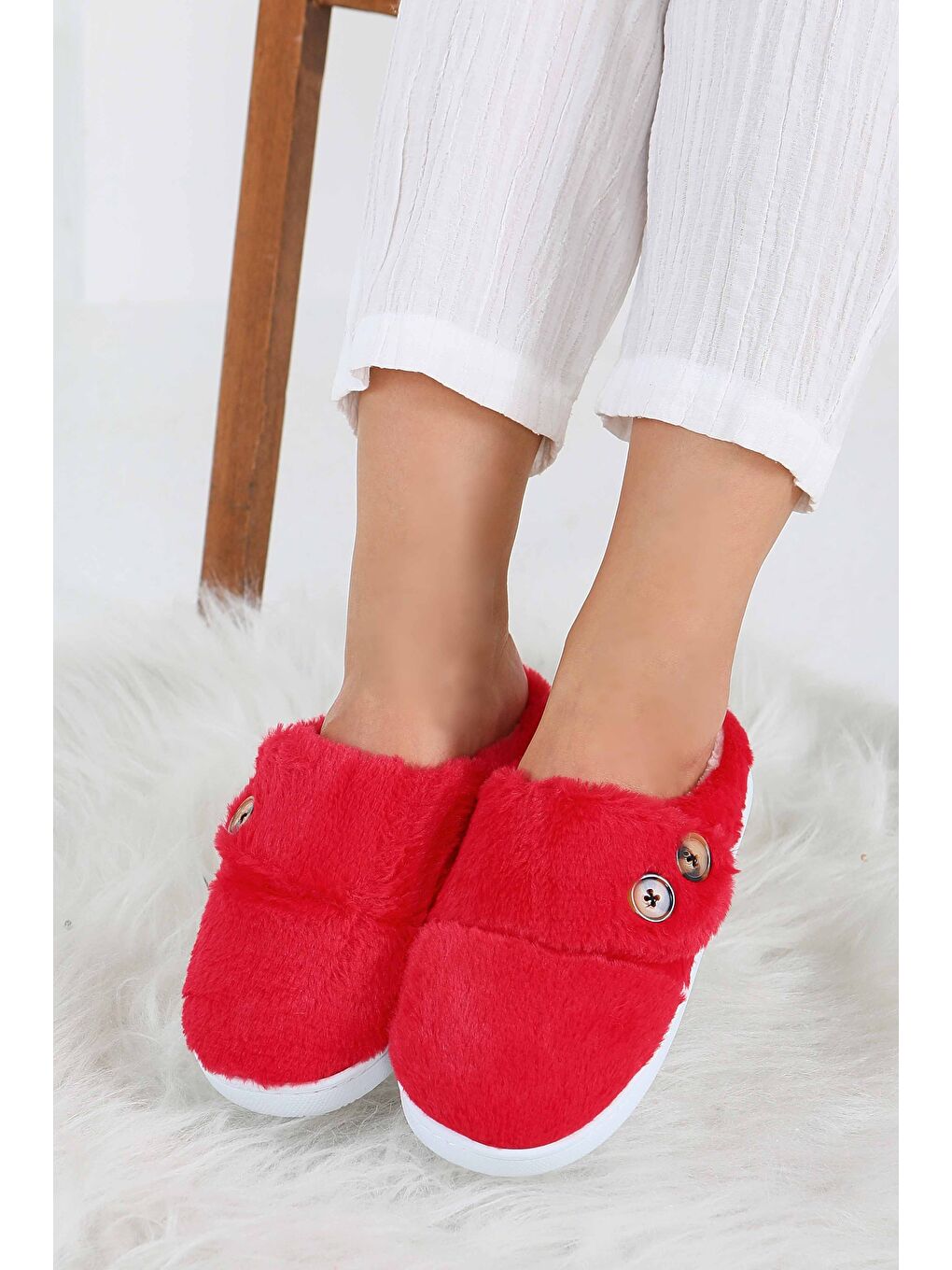 Kırmızı Kadın Kirmizi Düğmeli Düz Ev Terliği - 27777-KIRMIZI-2