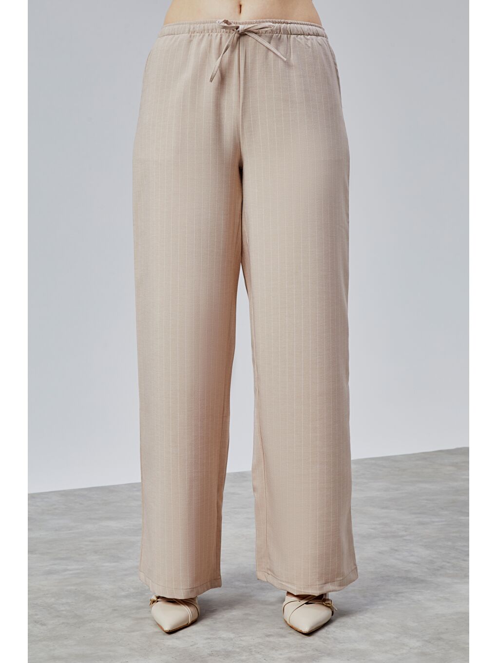 Bej Kadın Pantolon Geniş Paça Yüksel Bel Cepli Çizgili Pantolon ÇİZGİLİ-PANTOLON-1