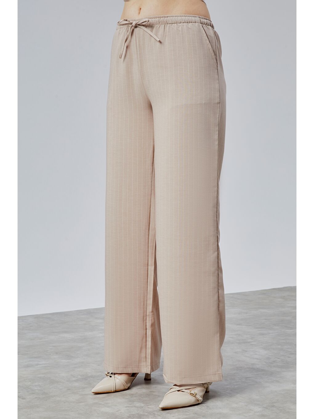 Bej Kadın Pantolon Geniş Paça Yüksel Bel Cepli Çizgili Pantolon ÇİZGİLİ-PANTOLON-2