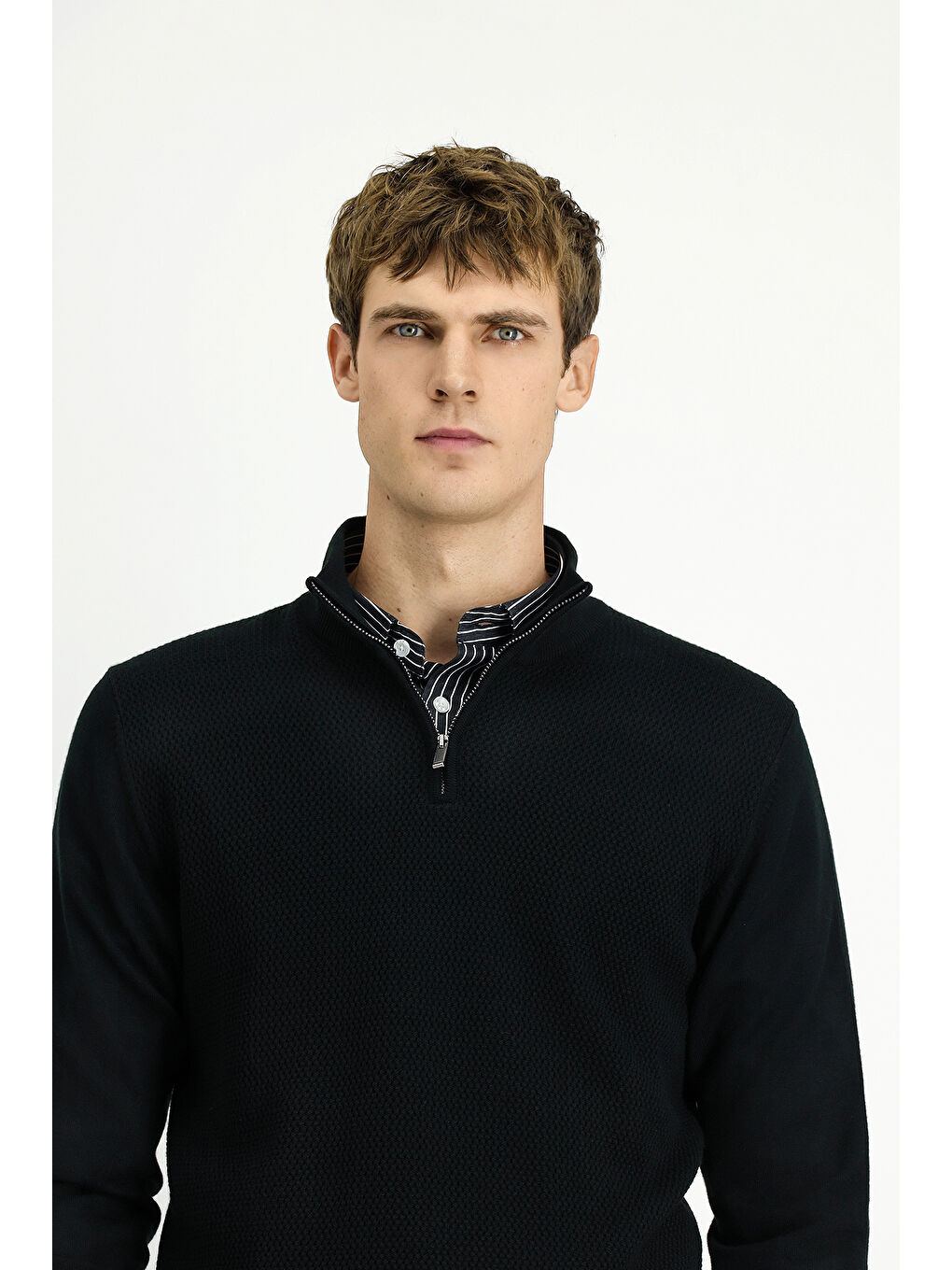 Siyah Yarım Balıkçı Yaka Regular Fit Desenli Fermuarlı Yünlü Triko Kazak-2