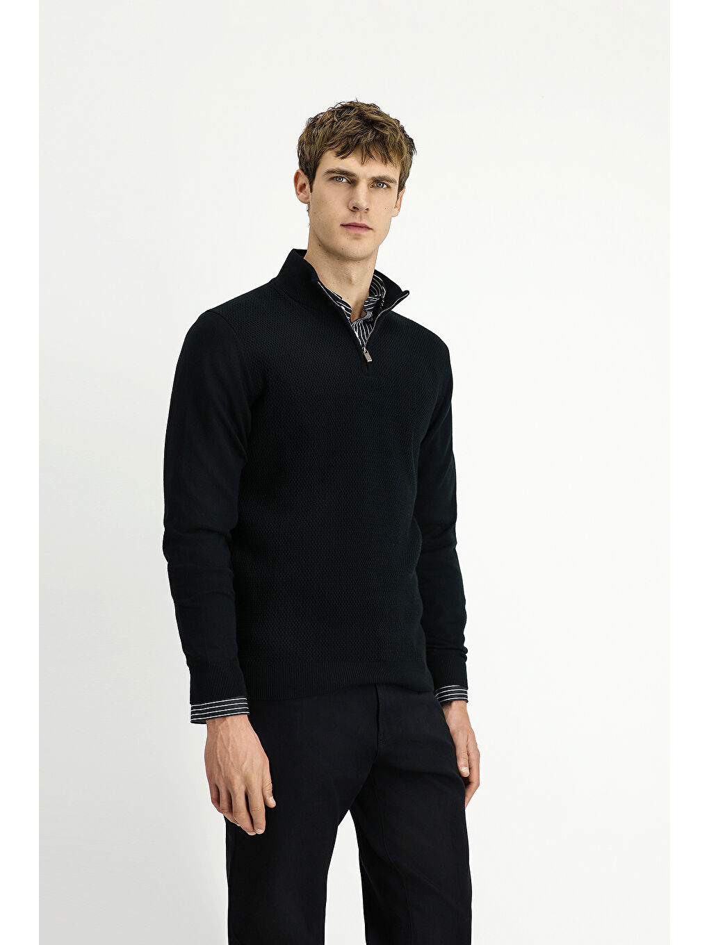 Siyah Yarım Balıkçı Yaka Regular Fit Desenli Fermuarlı Yünlü Triko Kazak-3