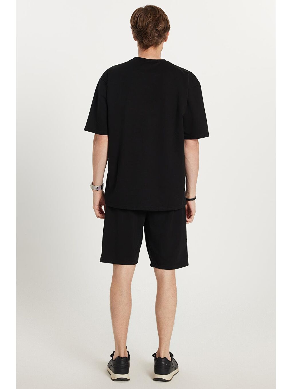 Erkek Standart Fit Normal Kesim Pamuklu Bisiklet Yaka Beli Bağcıklı Siyah Şort Takım-4