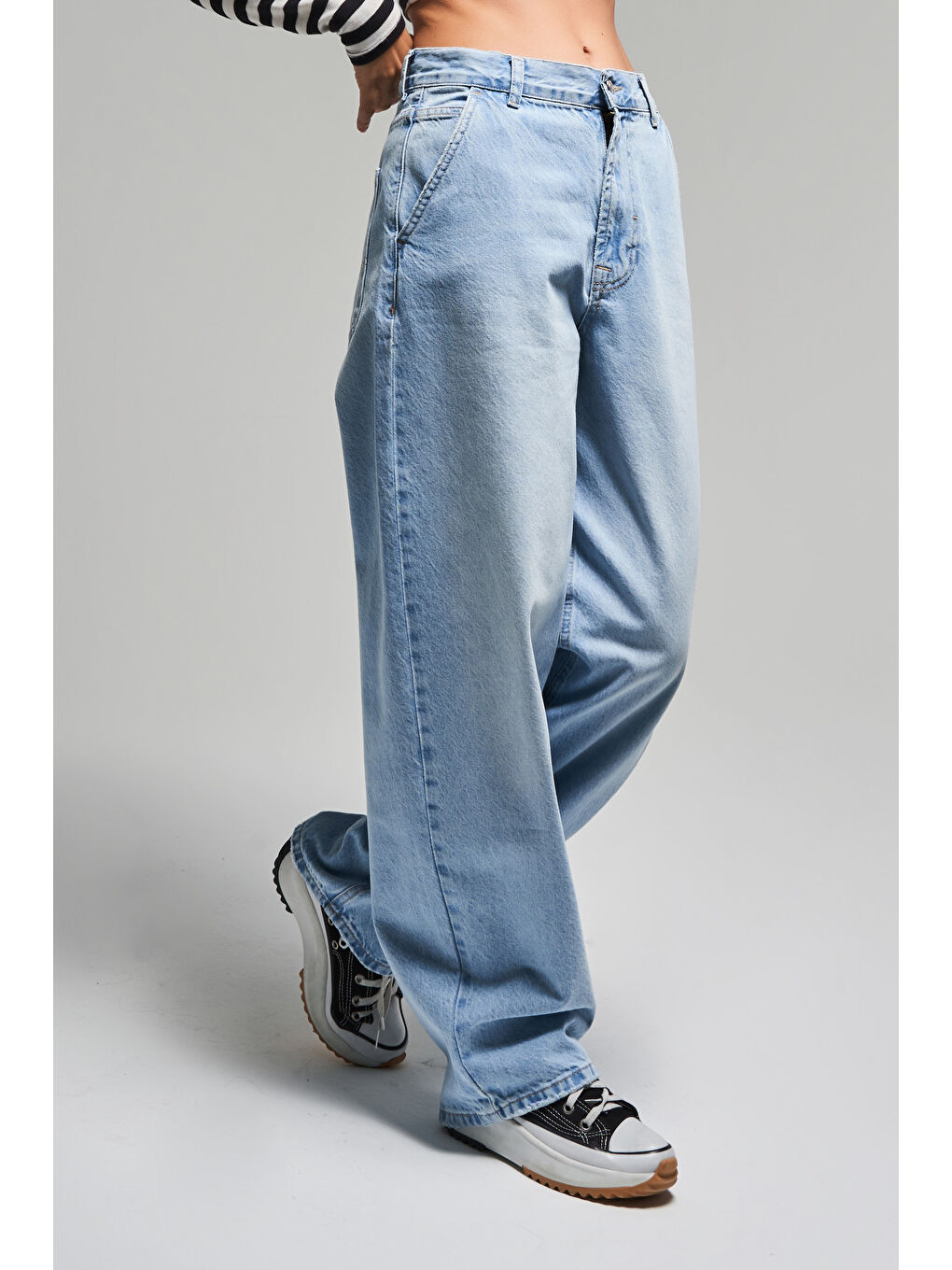 Mavi Kadın Ice Rengi Juniper 2S5-3 Skater Fit %100 Pamuk Orta Bel Bol Kesim İç Boy 80cm Denim Jean