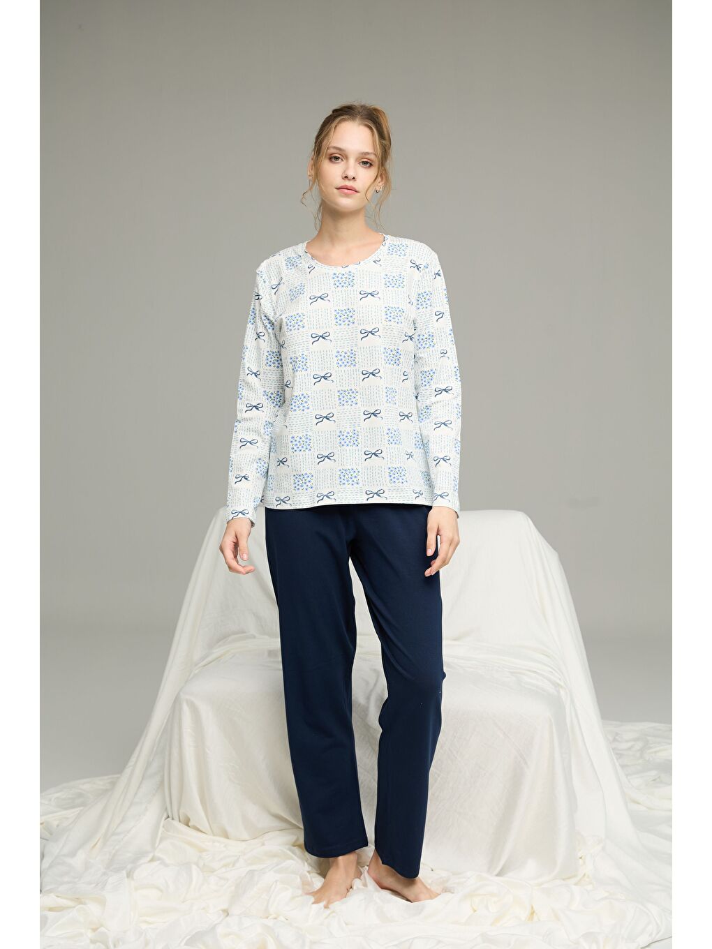 Beyaz Çiçek Desenli Örme Pamuklu Pijama Takım25240198-1