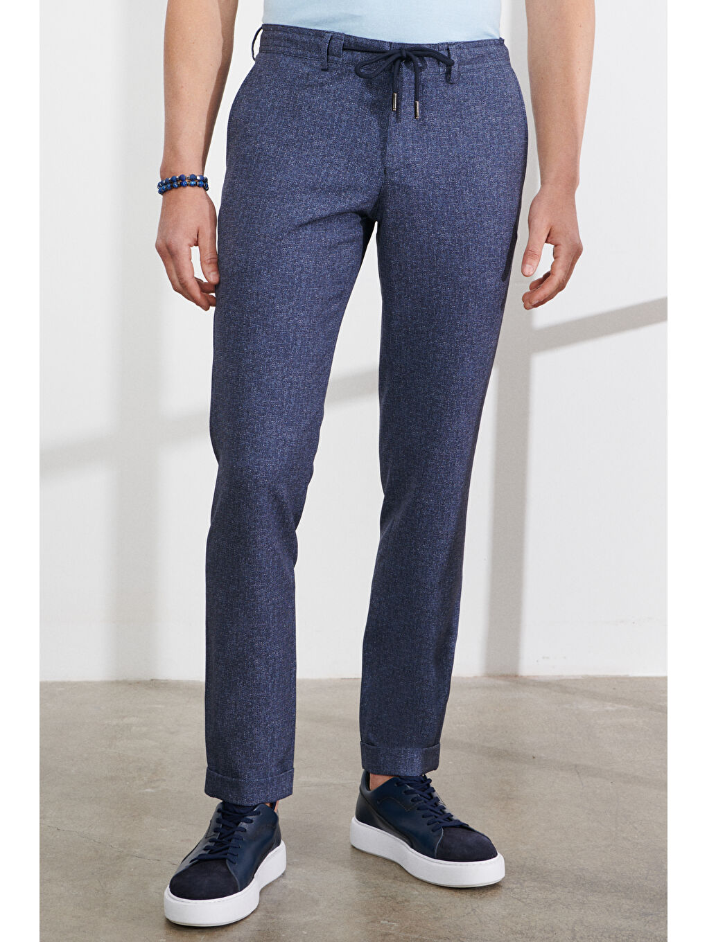 Erkek Lacivert-Beyaz Slim Fit Dar Kesim Mono Yaka Seyahat Çantalı Desenli Takım Elbise-4