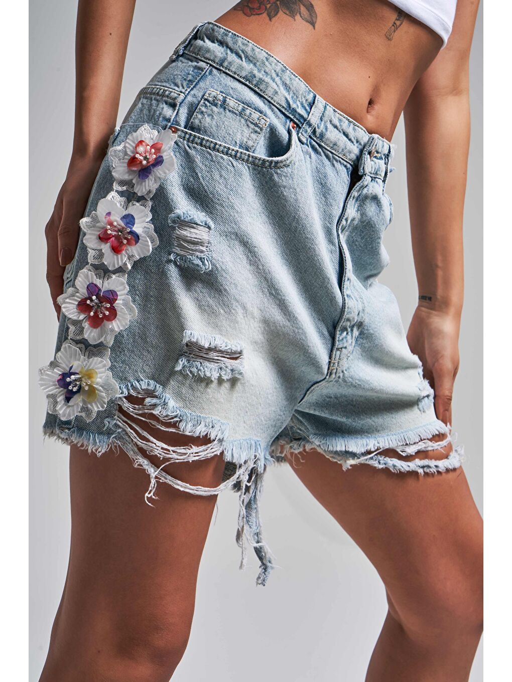 Mavi Kadın G Jean Rengi D 12S5 Dantel Çiçek Nakışlı Tasarım Bol Kesim Denim Şort-1