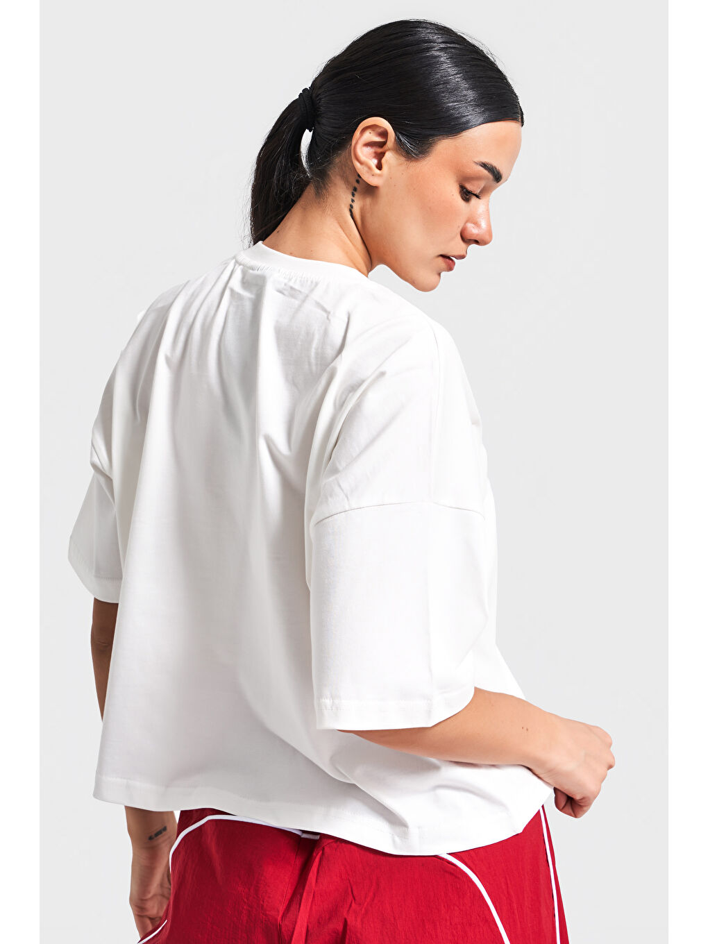 Kadın Beyaz Renk Love Baskılı Taş Detaylı Oversize Tasarım T-Shirt-4