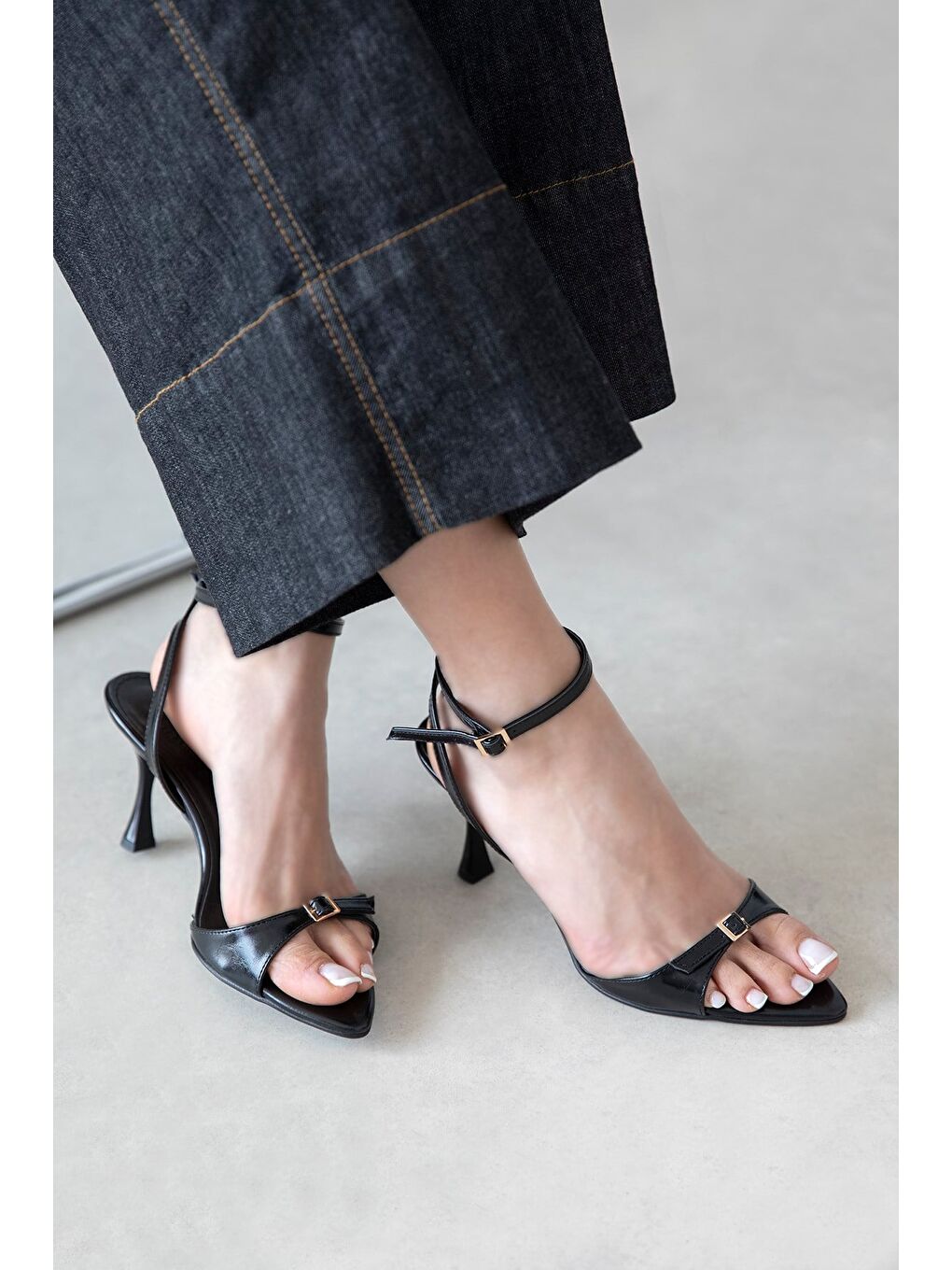 Megy Kadın Topuklu Kırışık Deri Ayakkabı Siyah-1