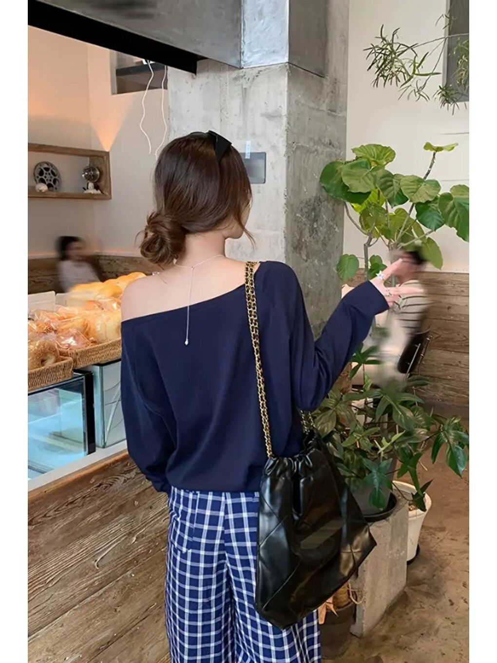 Lacivert Kadın Düşük Omuz Kayık Yaka Oversize Uzun Kollu T-Shirt-2