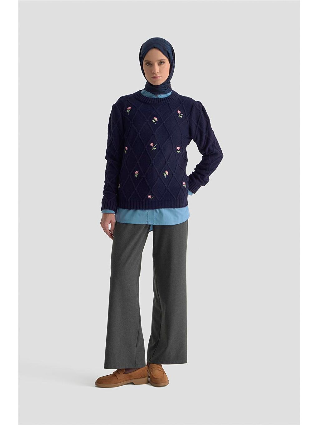 Çiçek Nakışlı Kazak 25Kd6014 Lacivert-1