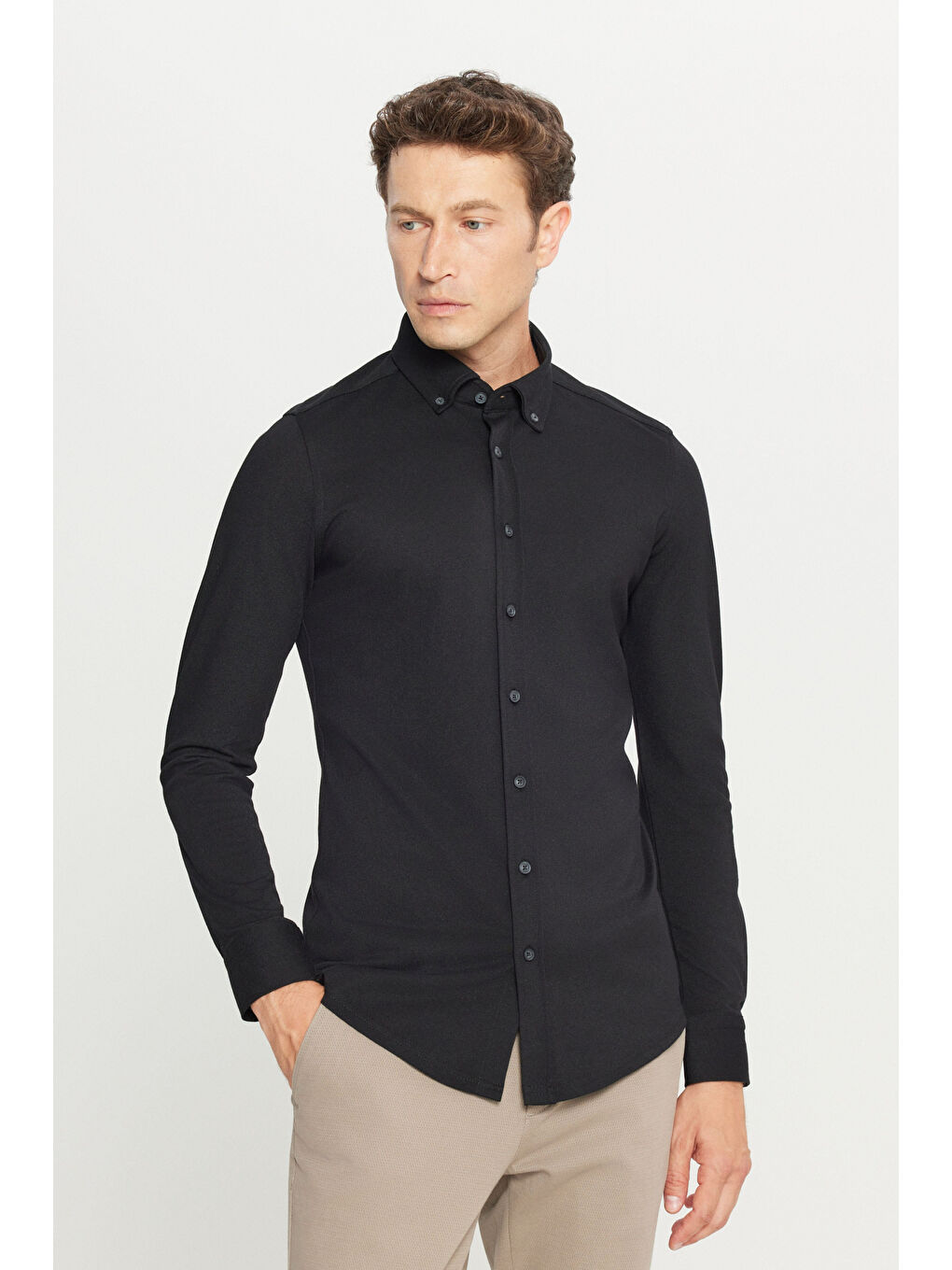 Erkek Siyah Pamuklu Slim Fit Dar Kesim Düğmeli Yaka Örme Gömlek-2