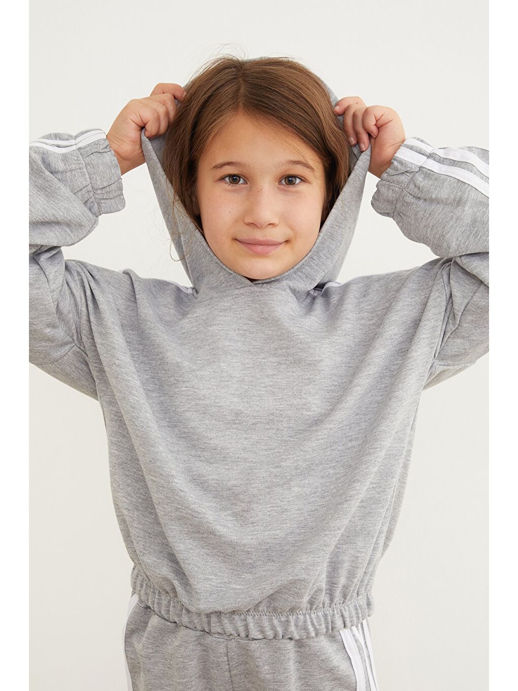 Gri Yanları Şeritli Beli Lastikli Kapüşonlu Kız Çocuk Takım-2