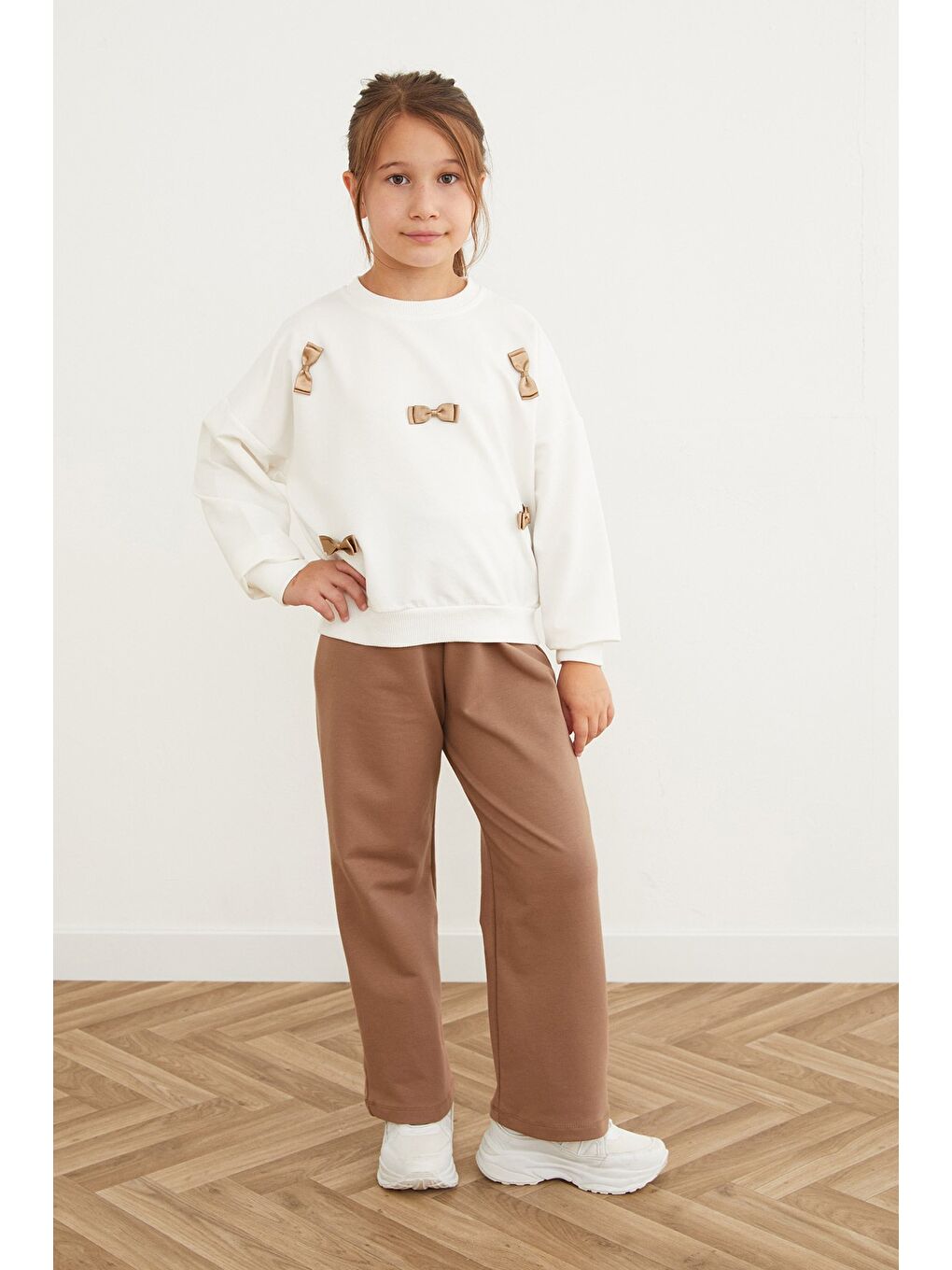 Kahverengi Kurdele Detaylı Beli Lastikli Kız Çocuk Takım