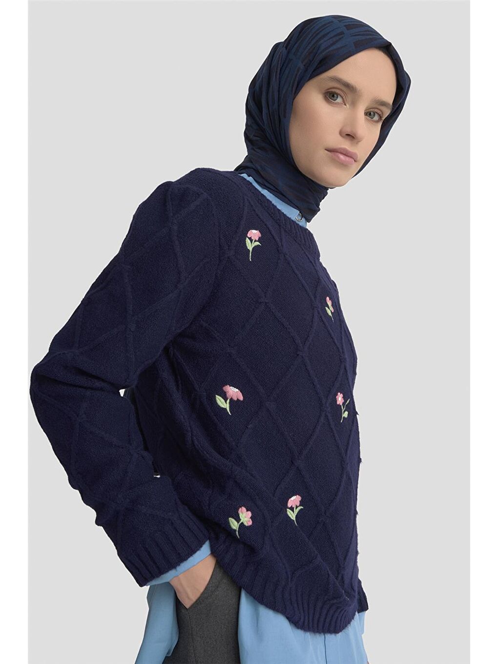 Çiçek Nakışlı Kazak 25Kd6014 Lacivert-3