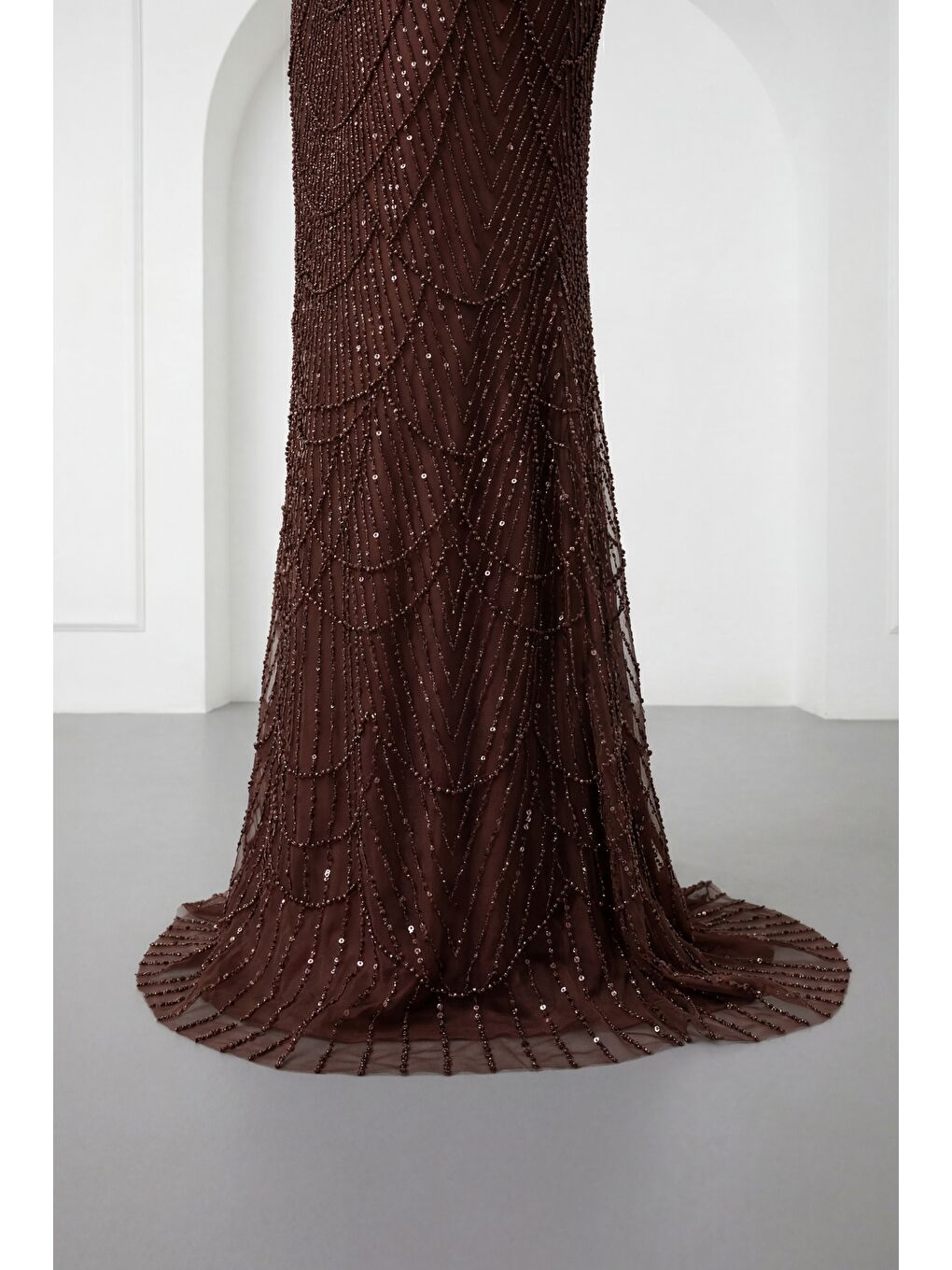 Kadın Kahverengi Kayık Yaka Boncuklu Uzun Abiye Elbise-3