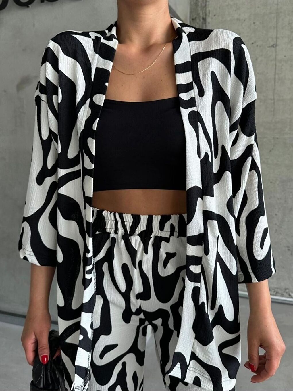 Kadın Siyah Beyaz Zebra Düşük Omuz Uzun Pantolonlu Takım-1