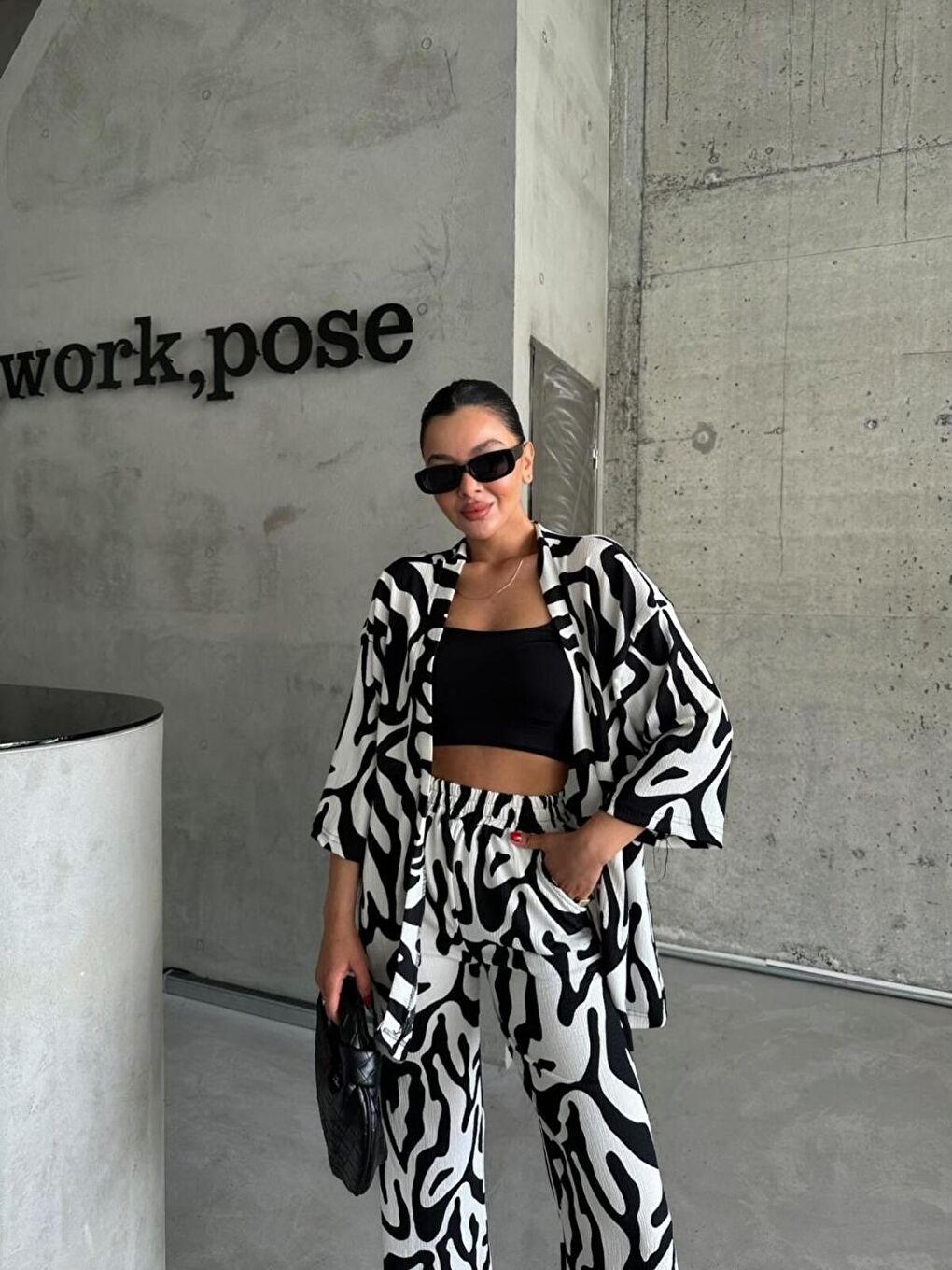 Kadın Siyah Beyaz Zebra Düşük Omuz Uzun Pantolonlu Takım-3