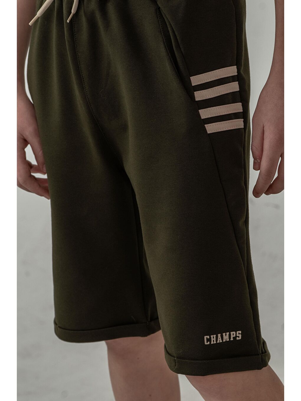 Haki Champs Baskılı Yanlar 4 Şerit Biyeli  Erkek Çocuk Şort-4