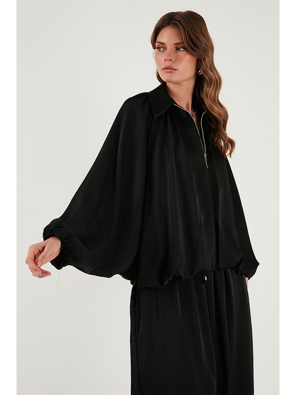 Siyah Oversize Klasik Yaka Yarasa Kol Fermuarlı Saten Ceket 6839584-3