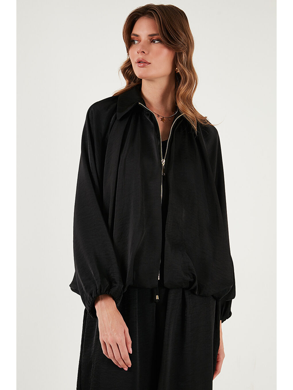 Siyah Oversize Klasik Yaka Yarasa Kol Fermuarlı Saten Ceket 6839584-4