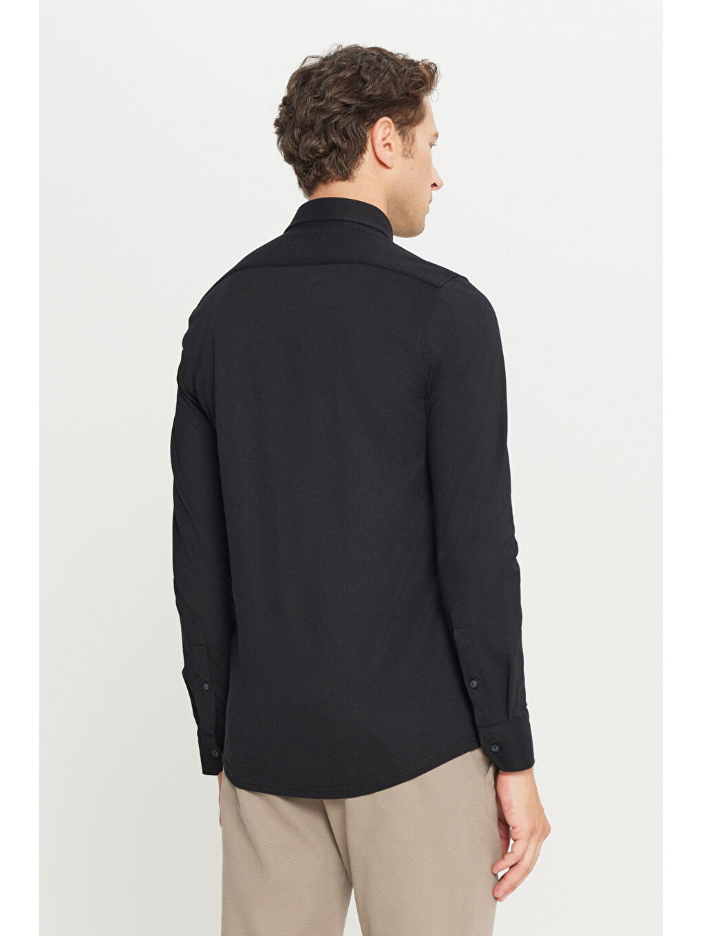 Erkek Siyah Pamuklu Slim Fit Dar Kesim Düğmeli Yaka Örme Gömlek-4