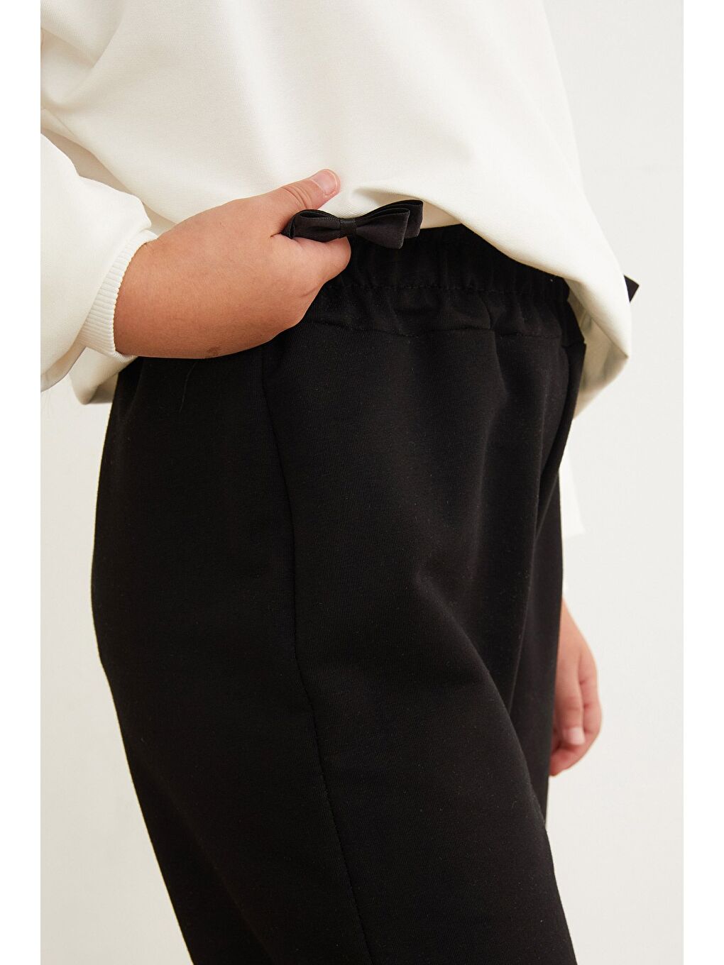 Siyah Kurdele Detaylı Beli Lastikli Kız Çocuk Takım-1