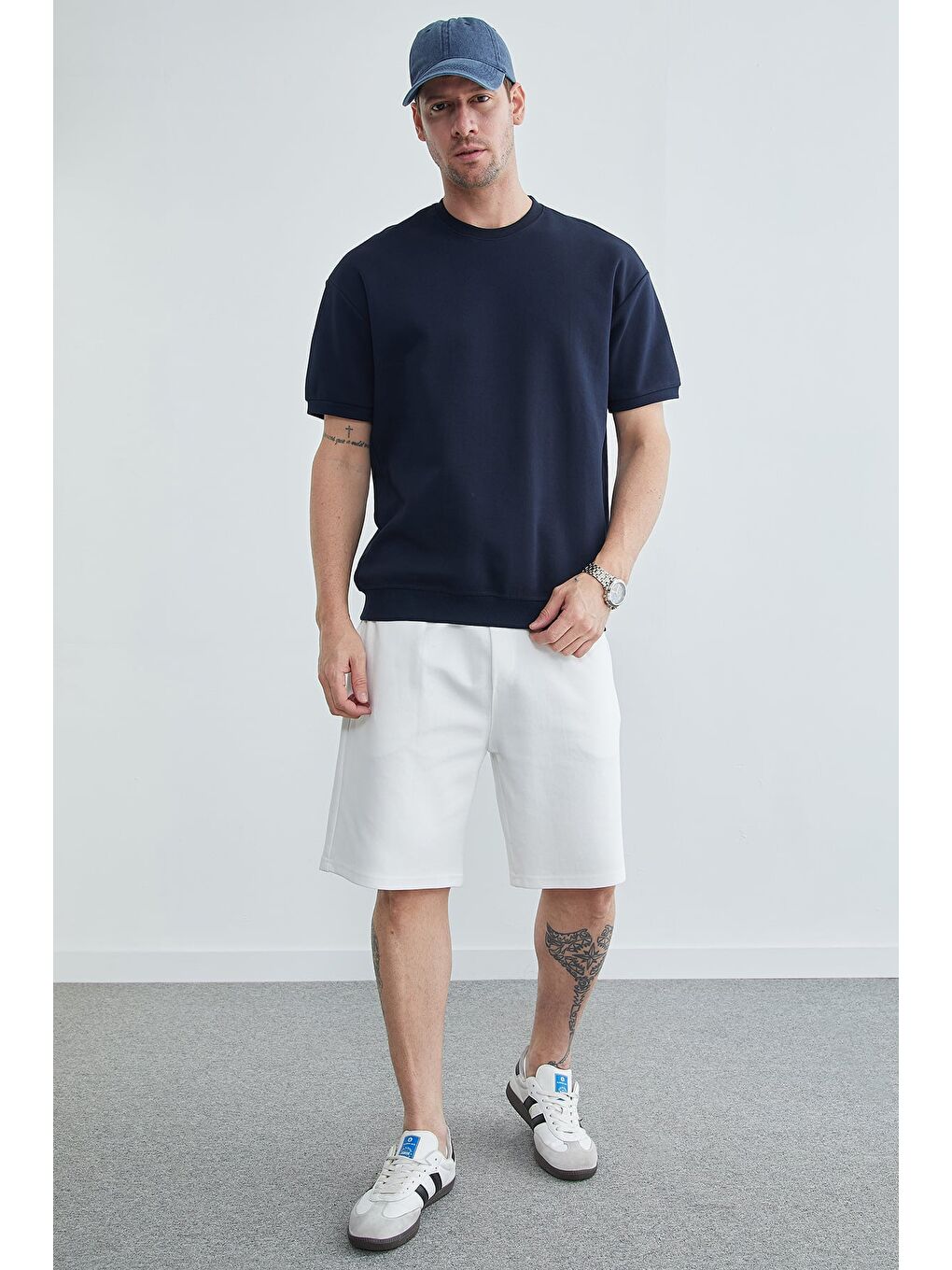 Beyaz Beli Lastikli Bağcıklı Cepli Şort-2