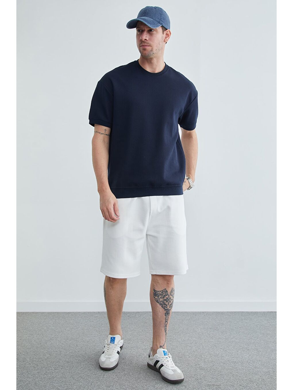 Beyaz Beli Lastikli Bağcıklı Cepli Şort-3