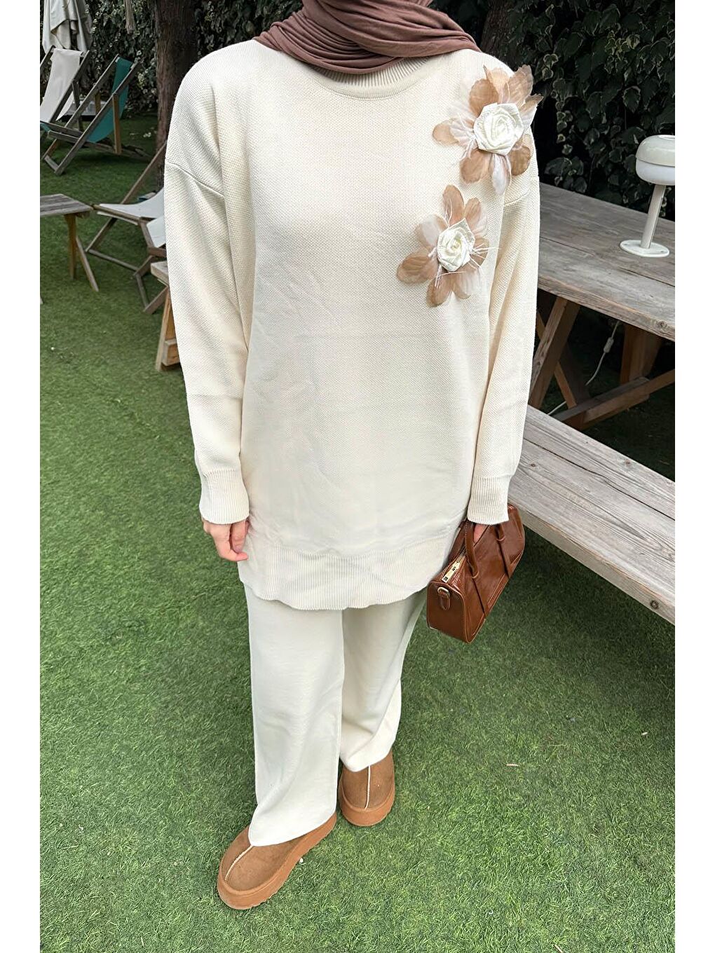 Aksesuarlı Triko Takım Bej-2