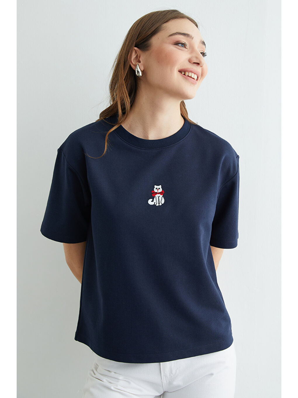 Lacivert Kedi Nakışlı Bisiklet Yaka Salaş Tişört-4