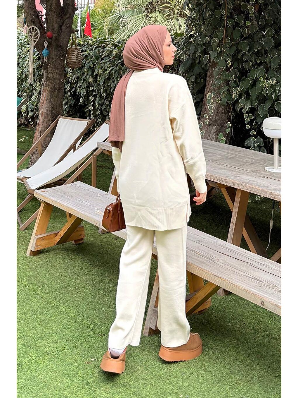 Aksesuarlı Triko Takım Bej-3