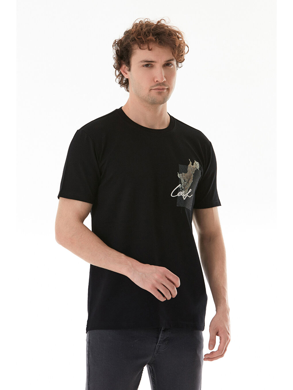 Siyah Yaprak Baskılı Yazı Nakışlı Tişört-1