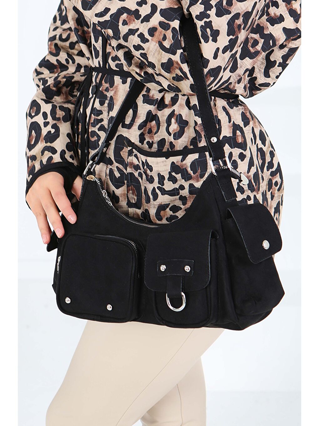 Kadın Siyah Cep Detaylı Süet Kol Çantası - 27846-SIYAH-1