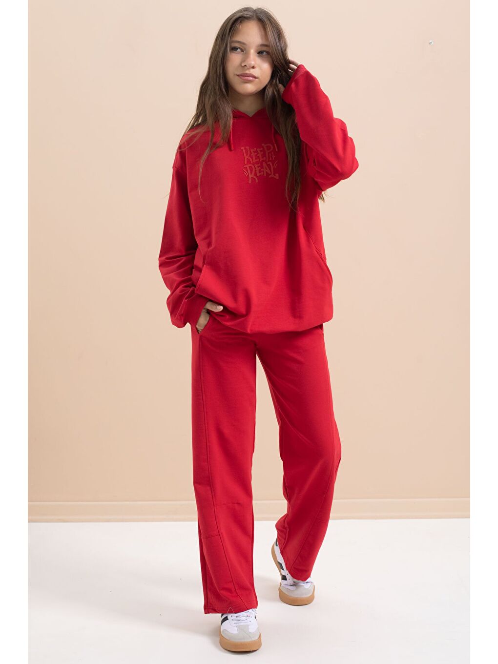 Kırmızı Yazı Baskılı Kapüşonlu Geniş Paça Kız Çocuk Eşofman Takımı 21431-1