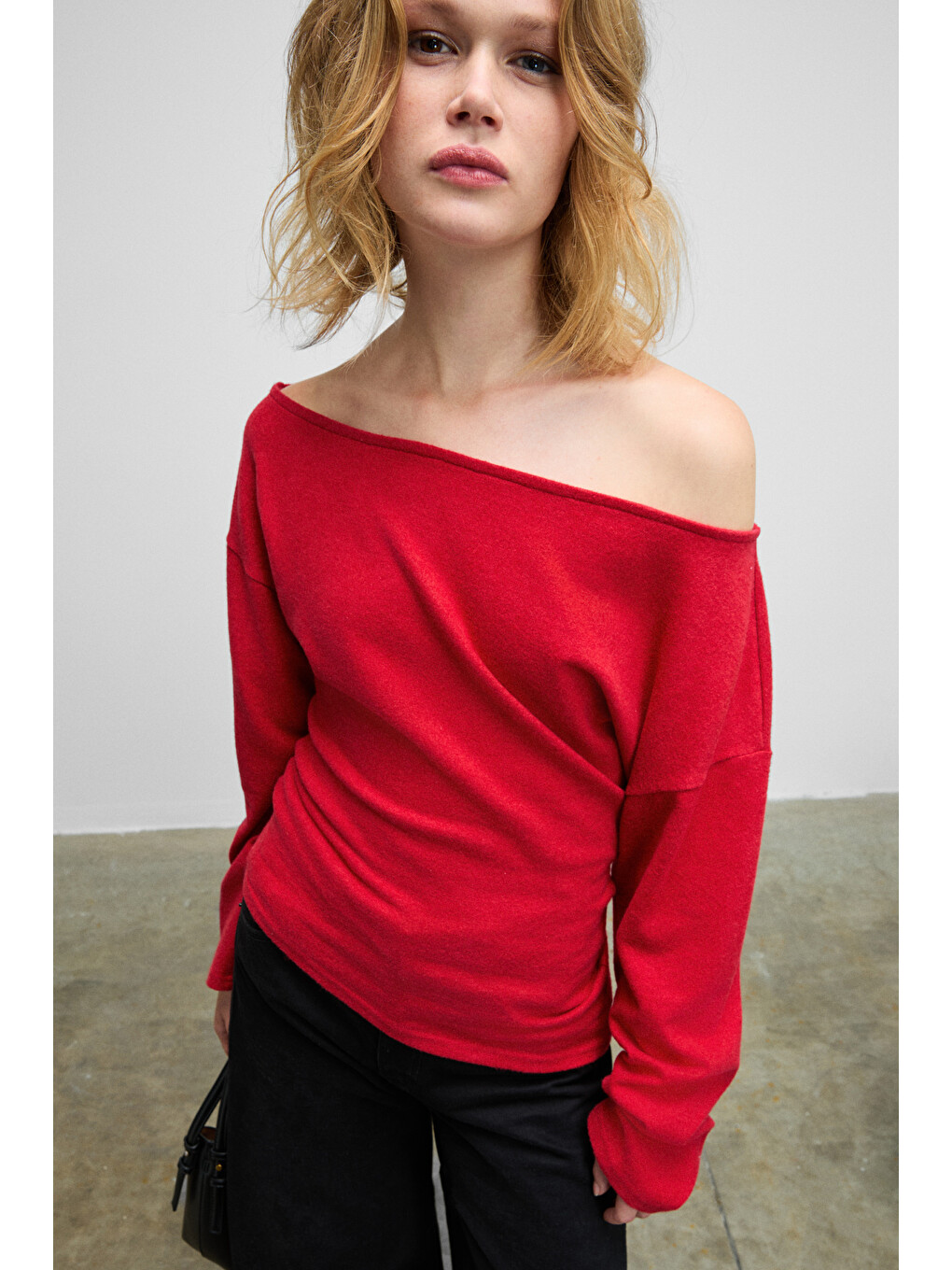 Nıveas Kadın Yumuşak Ve Esnek Kumaşlı Kayık Yakalı Yanı Büzgülü Kırmızı Sweatshirt-2