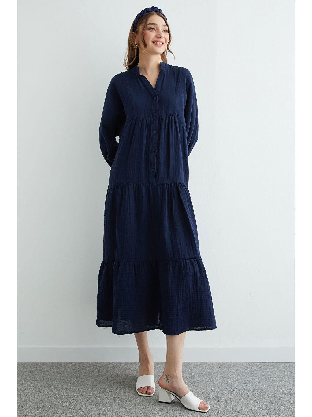 Lacivert Fullamodest Yarım Düğmeli Hakim Yaka Müslin Elbise-3