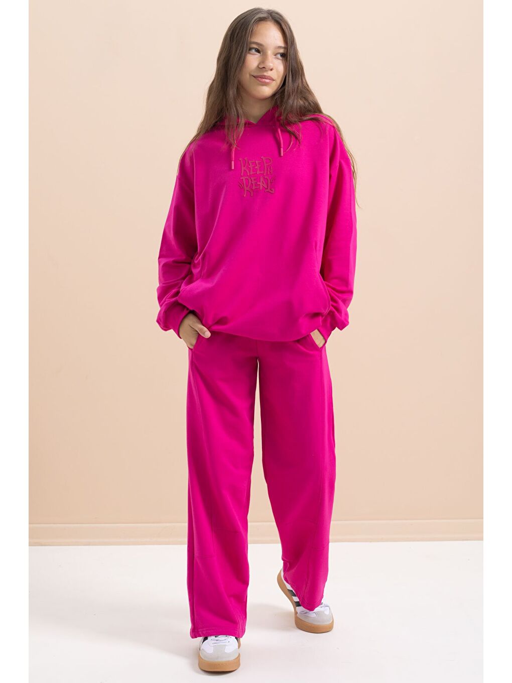 Fuşya Yazı Baskılı Kapüşonlu Geniş Paça Kız Çocuk Eşofman Takımı 21432