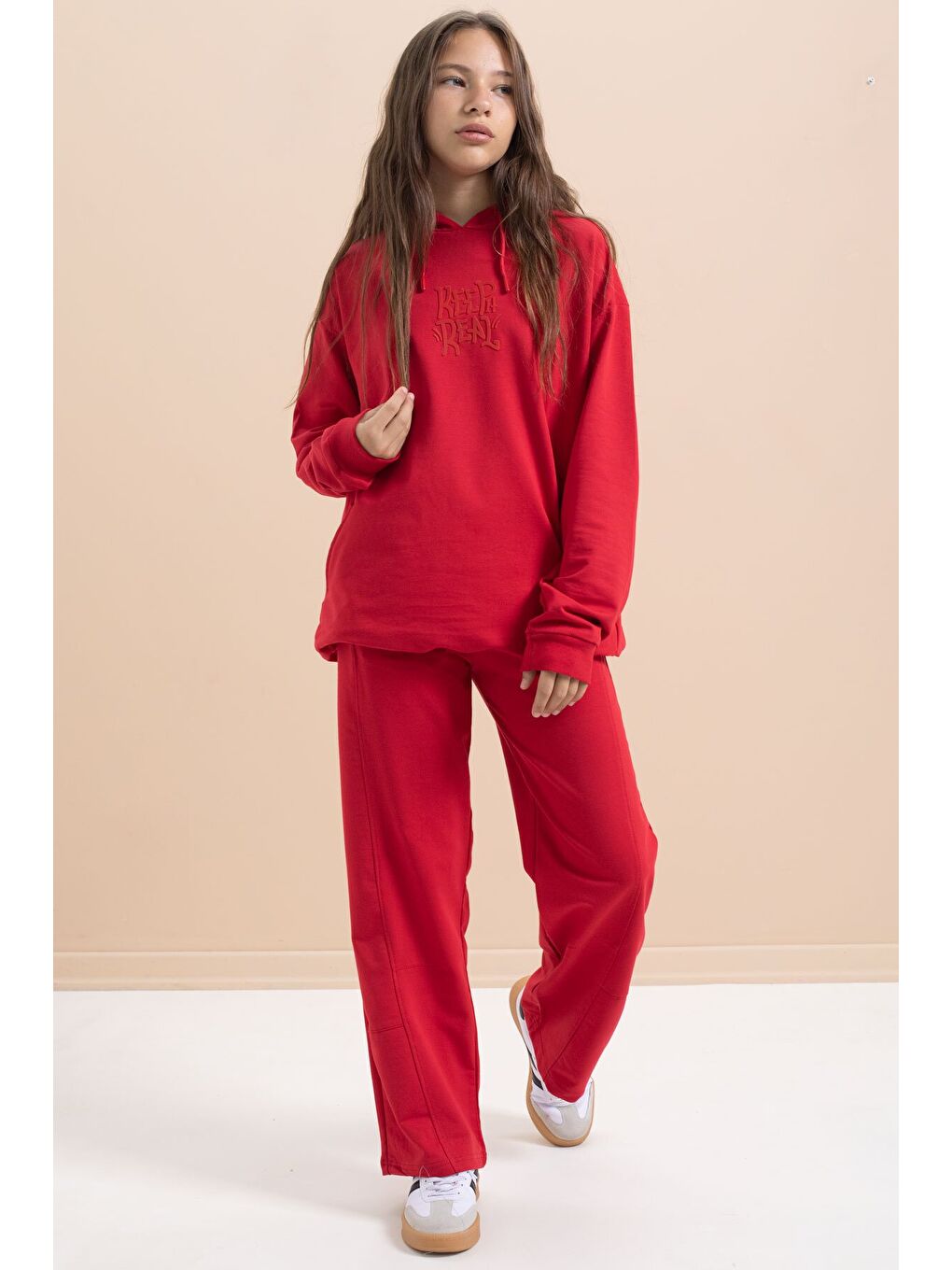 Kırmızı Yazı Baskılı Kapüşonlu Geniş Paça Kız Çocuk Eşofman Takımı 21431-3