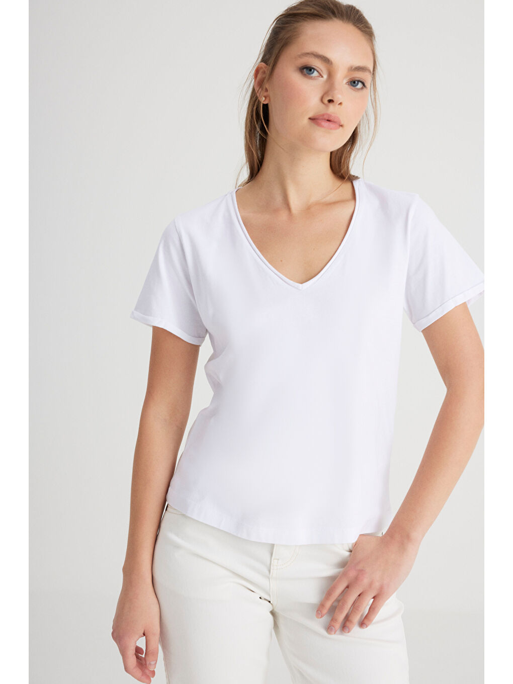 Regular Fit Normal Kesim V Yaka %100 Pamuk Beyaz Tişört