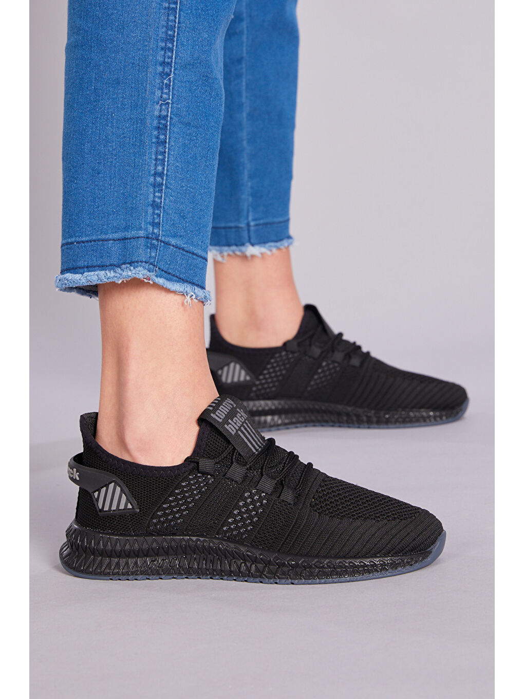 Unisex Siyah Rahat Kalıp Yanı Şerit Deseli Bağcıklı Spor Ayakkabı