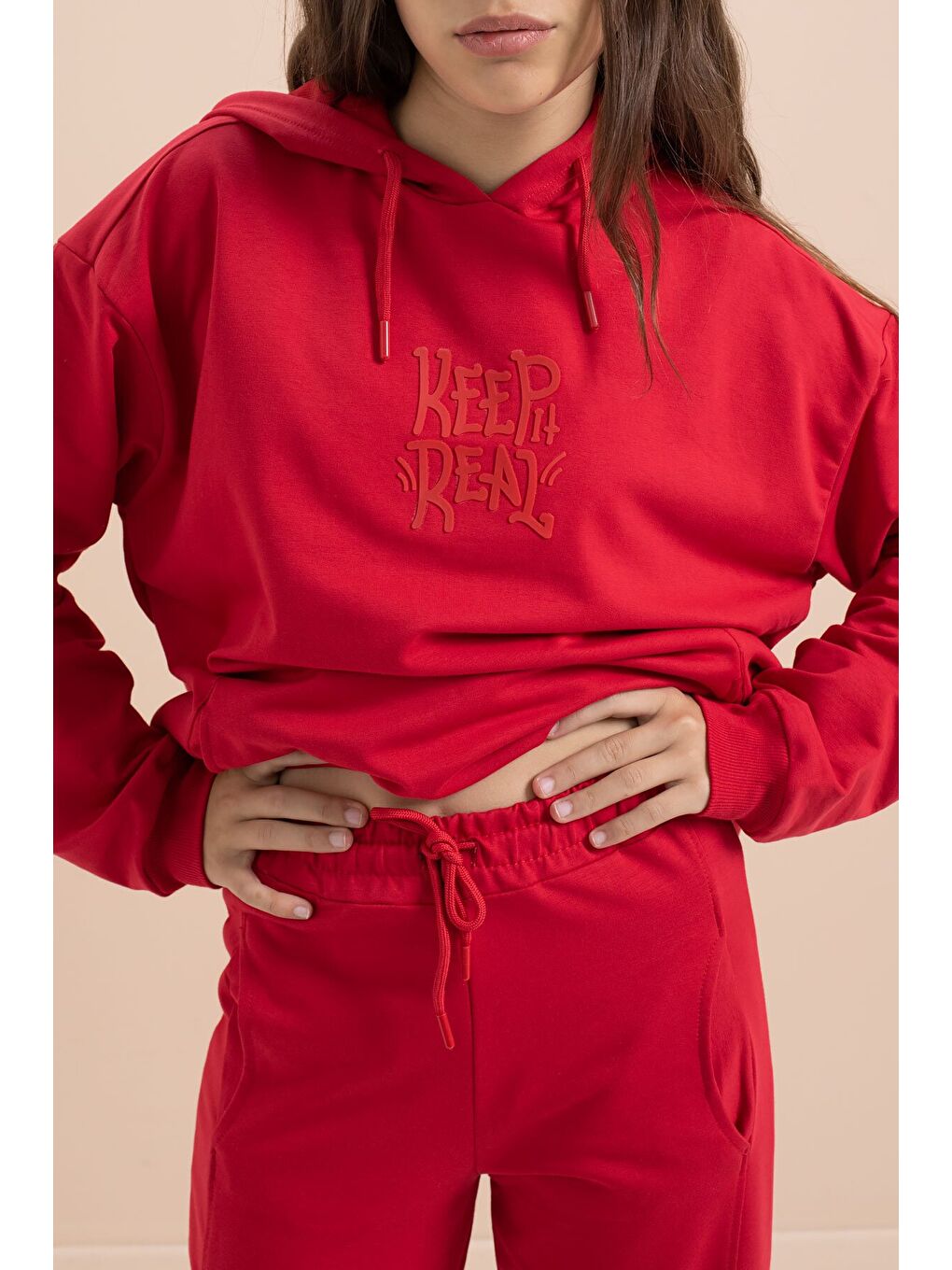 Kırmızı Yazı Baskılı Kapüşonlu Geniş Paça Kız Çocuk Eşofman Takımı 21431-4
