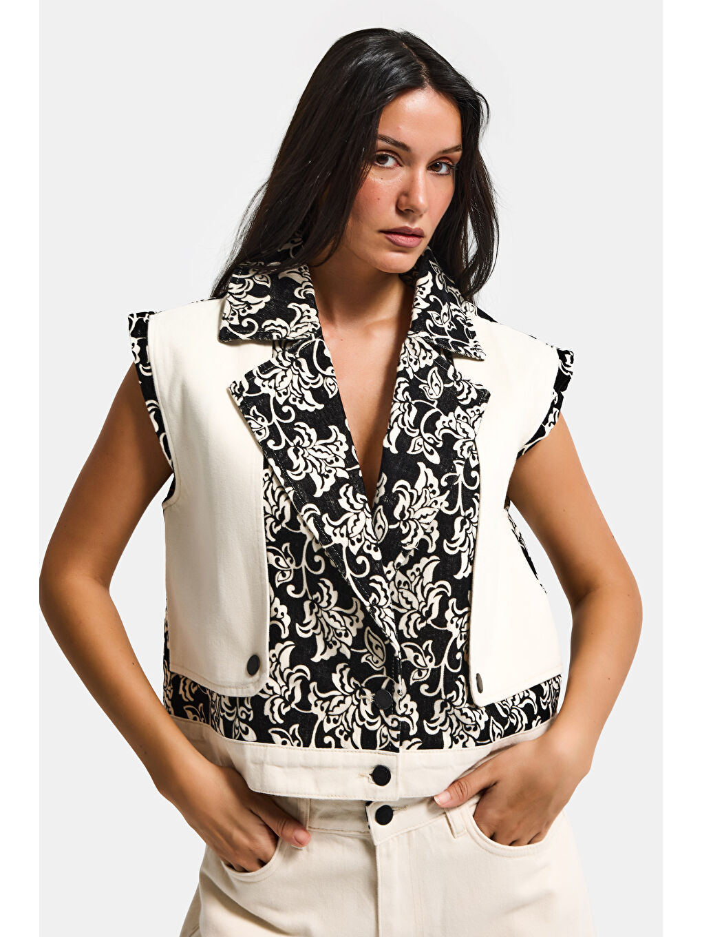 Bej Kadın Siyah Raw 7s6-69 Crop Fit Nakış Detaylı Özel Tasarım Denim Yelek