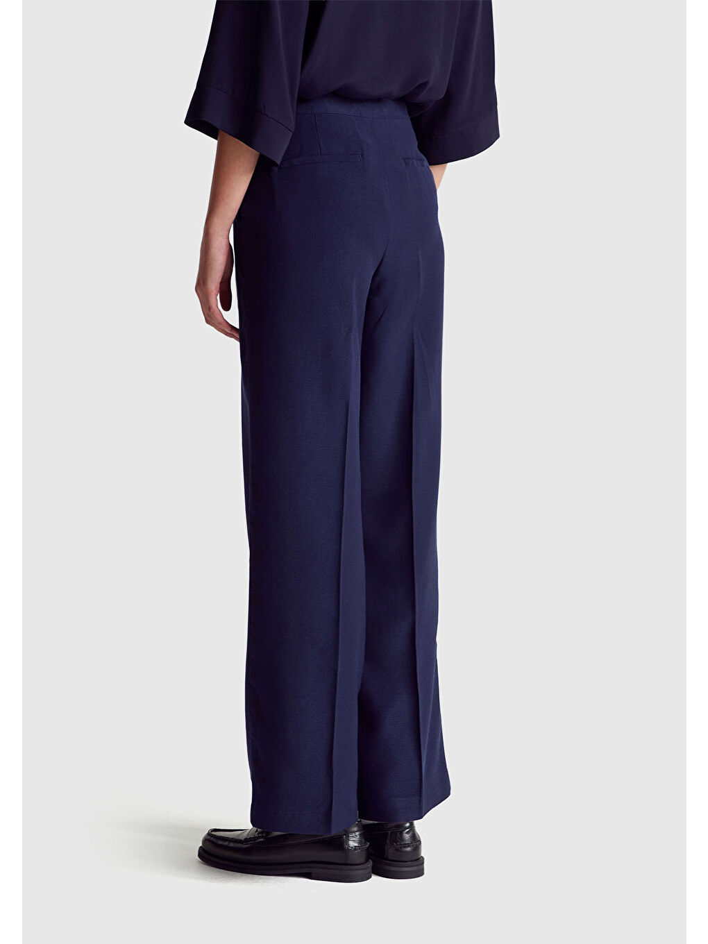 Kadın Lacivert Viskoz Karışımlı Arka Cep Detaylı Geniş Paça Pantolon-2