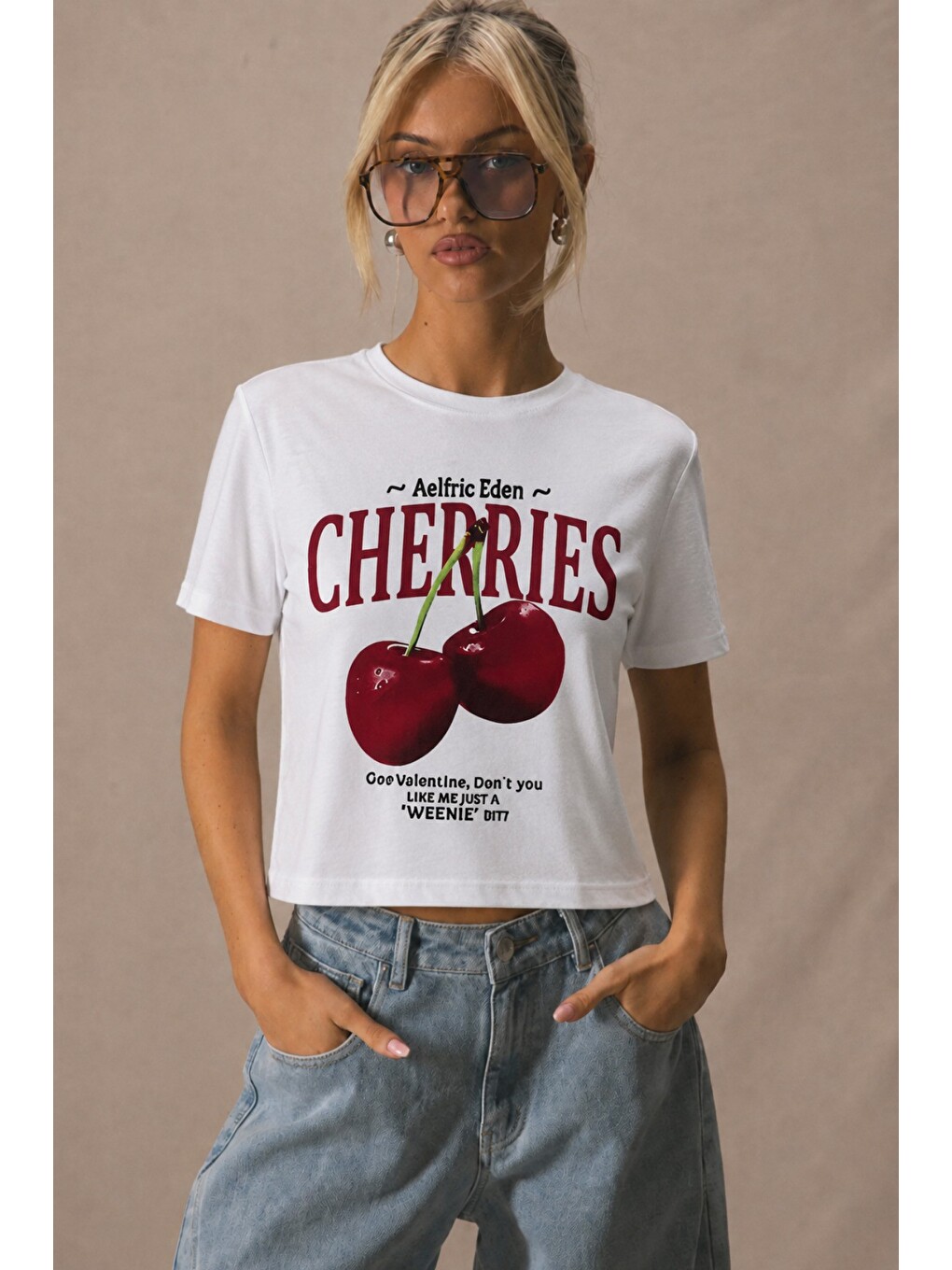 Beyaz Kadın Cherry Baskılı Crop Tişört Relax Kalıp Bisiklet Yaka %100 Pamuk Süprem Kısa Kollu T-shirt