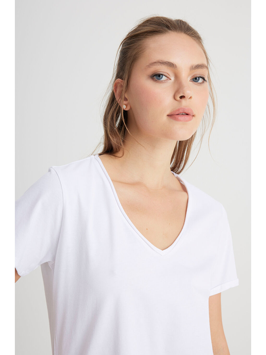 Regular Fit Normal Kesim V Yaka %100 Pamuk Beyaz Tişört-1