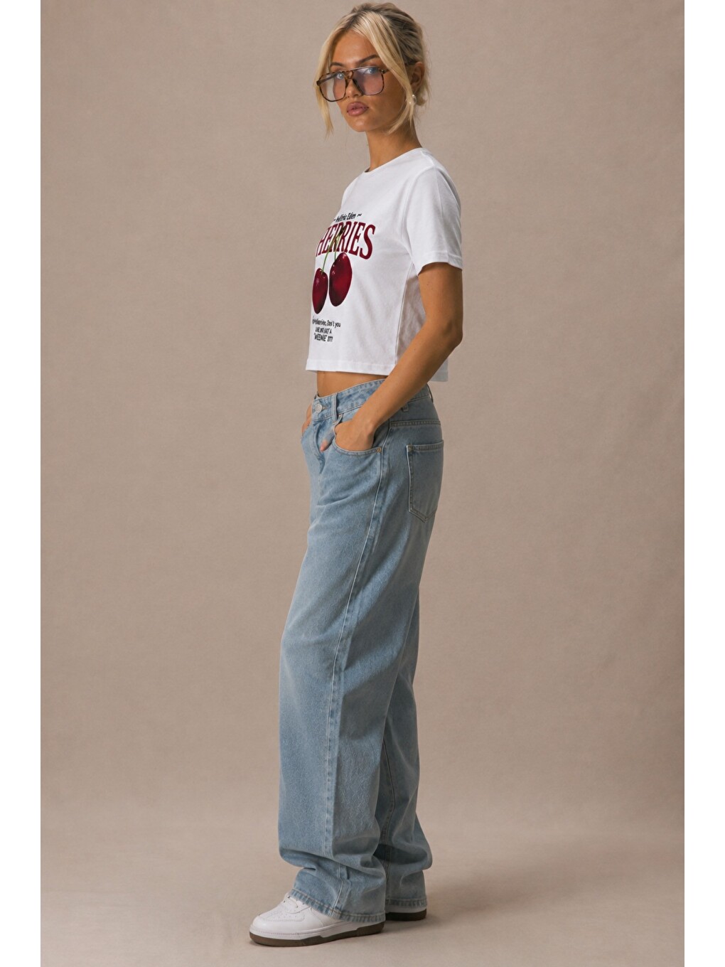 Beyaz Kadın Cherry Baskılı Crop Tişört Relax Kalıp Bisiklet Yaka %100 Pamuk Süprem Kısa Kollu T-shirt-1